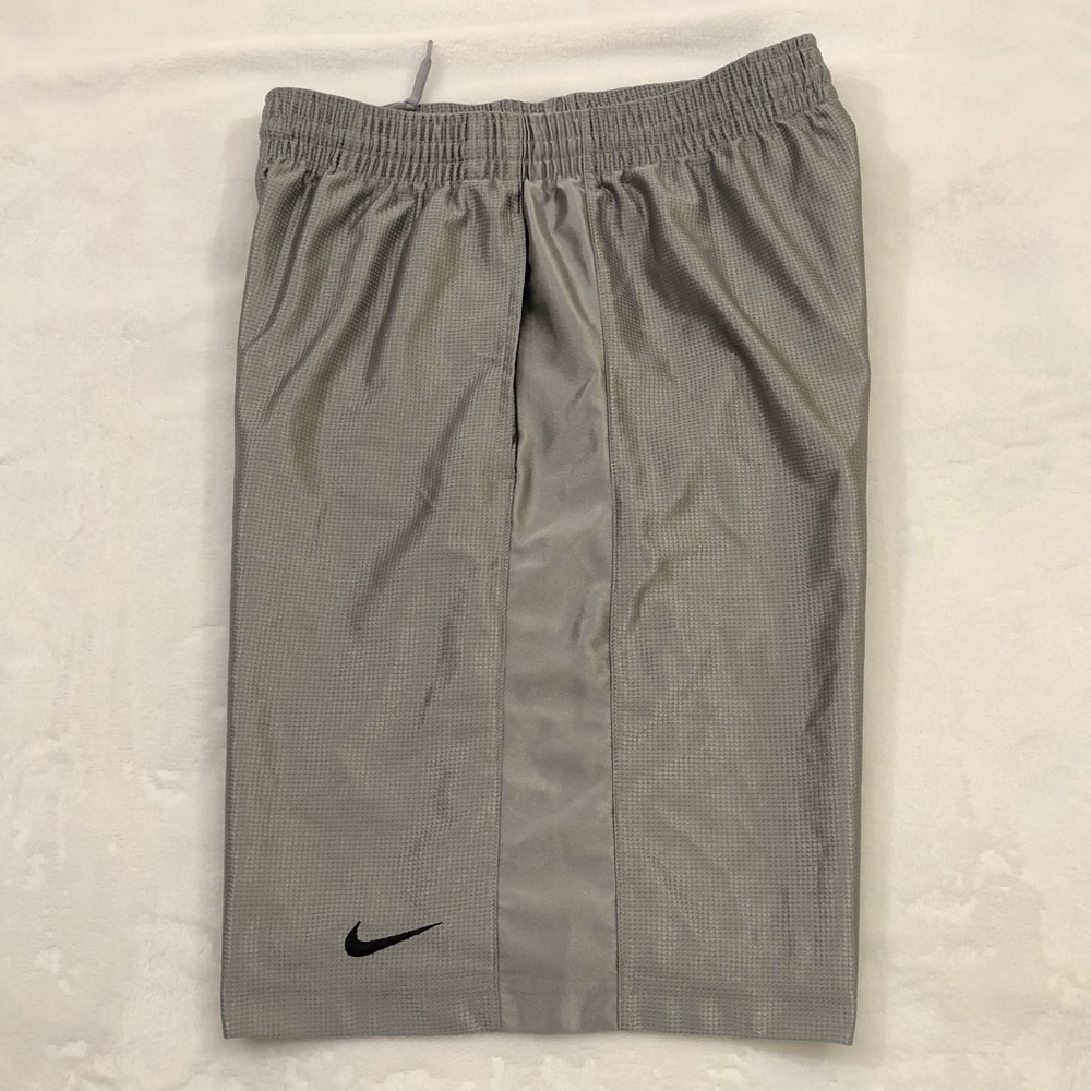Nike Basketball Metallic Silver Athletic Gym Hiking Shorts Men’s Size M. - Picture 3 of 10